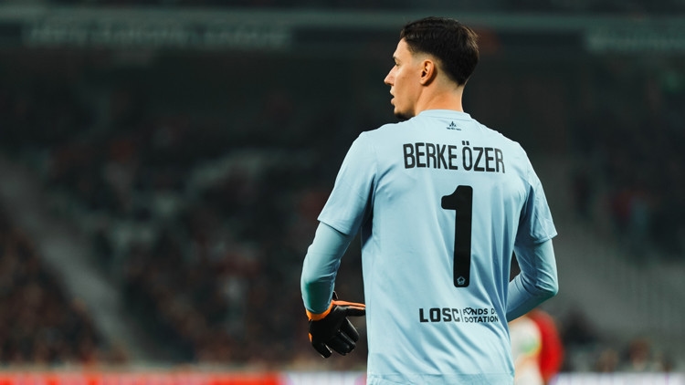 Berke Özer saves another penalty, but it wasn't enough for Lille!