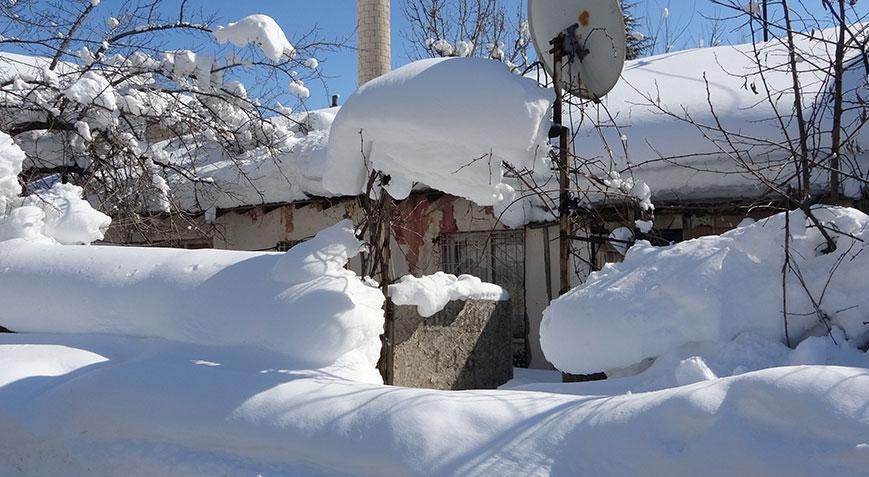 Demorou exatamente 3 dias! A neve quase engoliu uma cidade