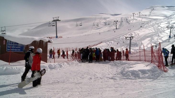 Les services d'hébergement et de télésiège ont été interrompus dans une station de ski après la catastrophe de Kartalkaya