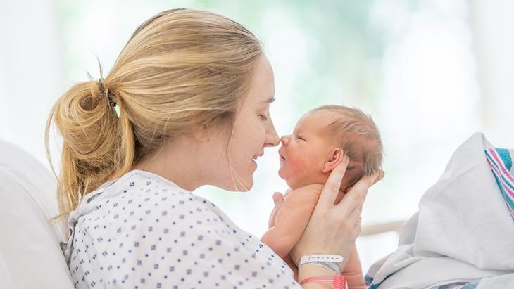 Le lien établi avec bébé façonne son monde ! « Mère devrait prendre bien soin d'elle-même »