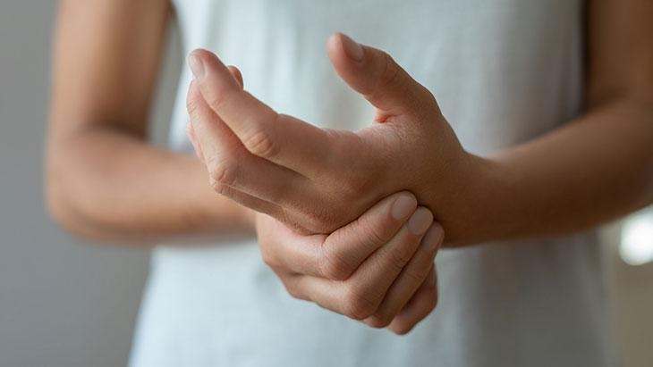 Se sentir dormência e formigamento, tenha cuidado! Isso pode ser sinal de um tumor no sistema nervoso.