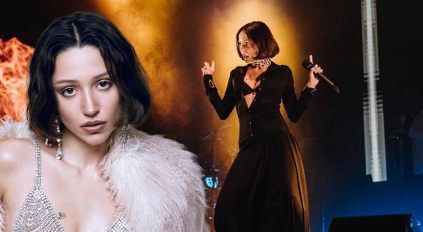 Zeynep Bastık perdió los estribos en el escenario: Esto no es una muestra de amor