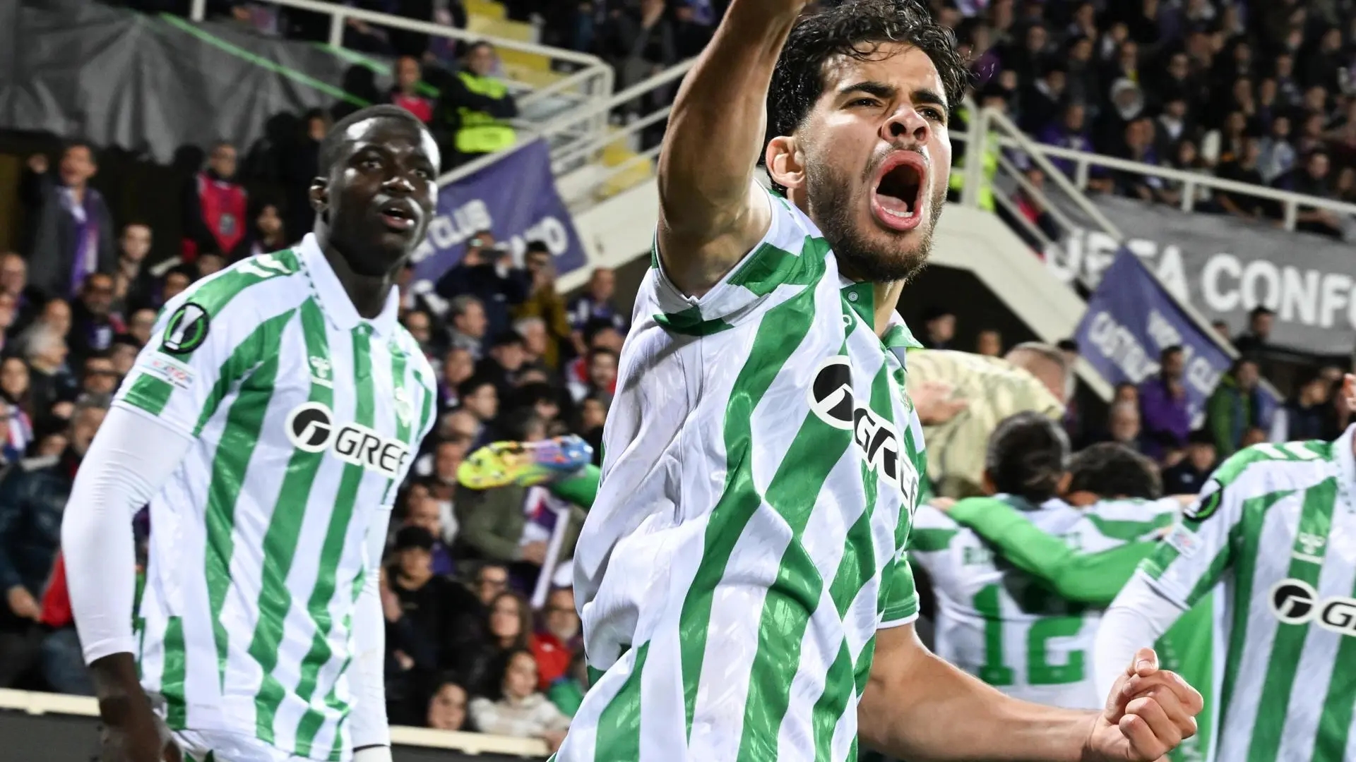 Betis, Fiorentina'yı uzatmalarda nefes kesen bir skorla yenerek ilk kez Avrupa finaline çıkmayı başardı.