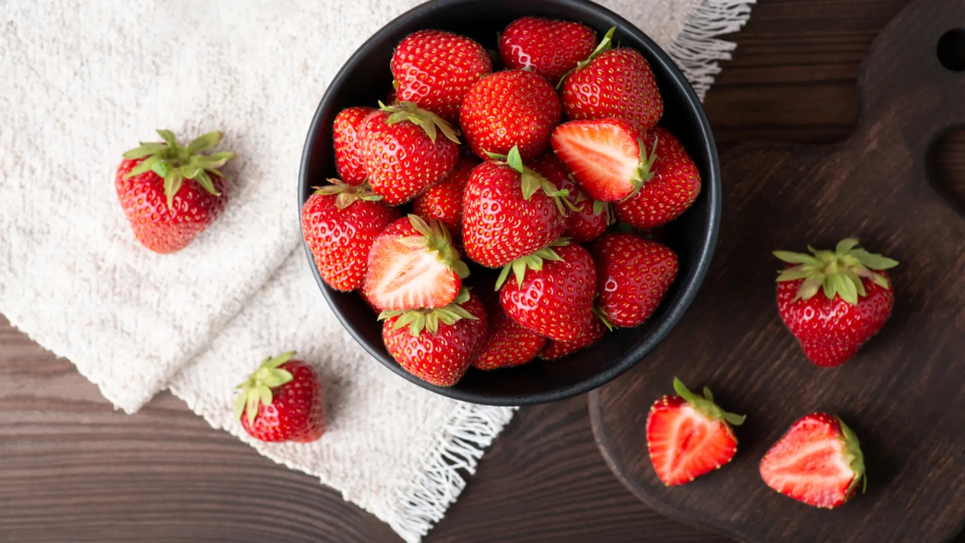 This is what happens to your body if you eat strawberries every day.