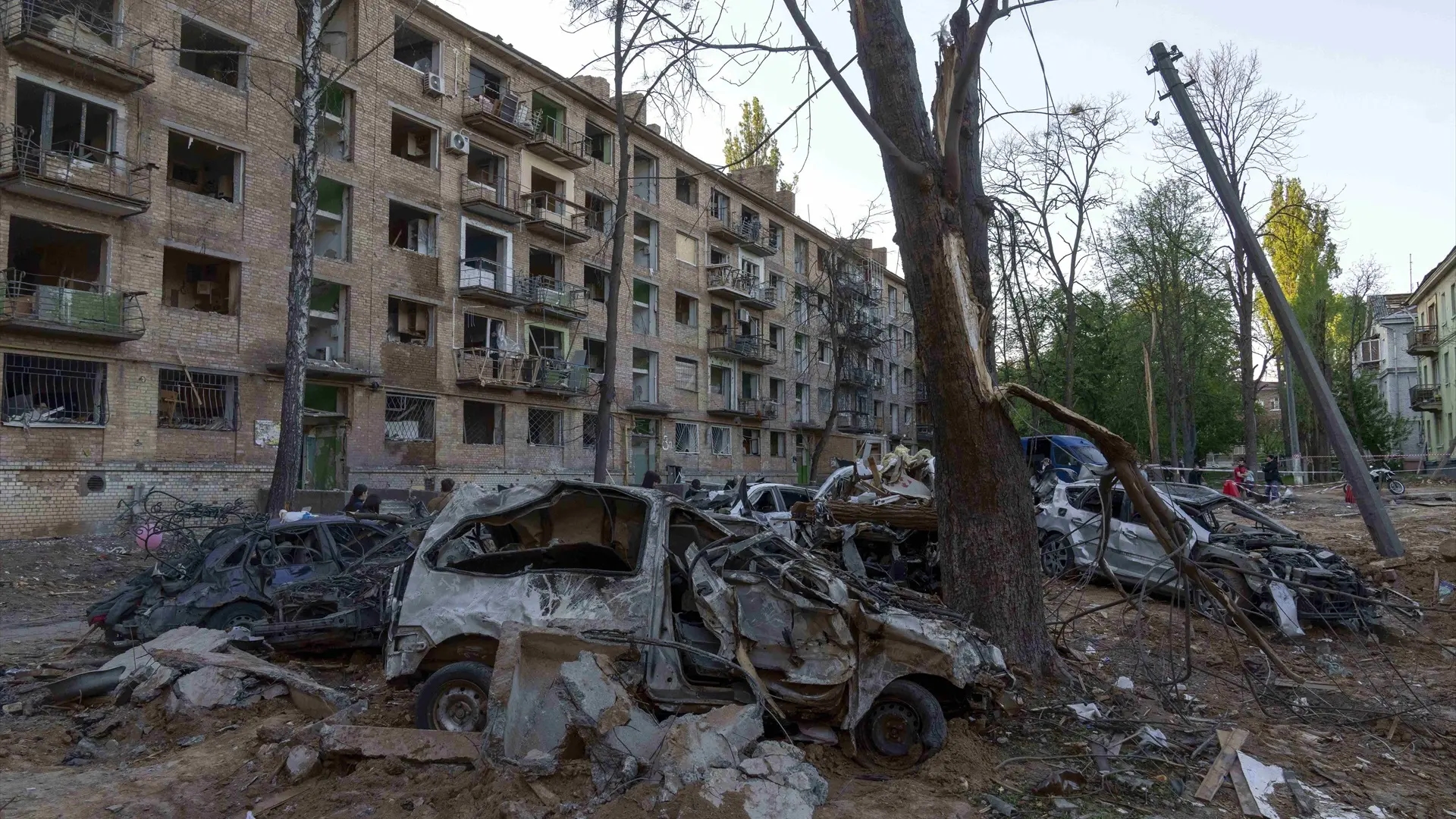 Minstens vier doden en twintig gewonden bij Russische aanval op Kiev