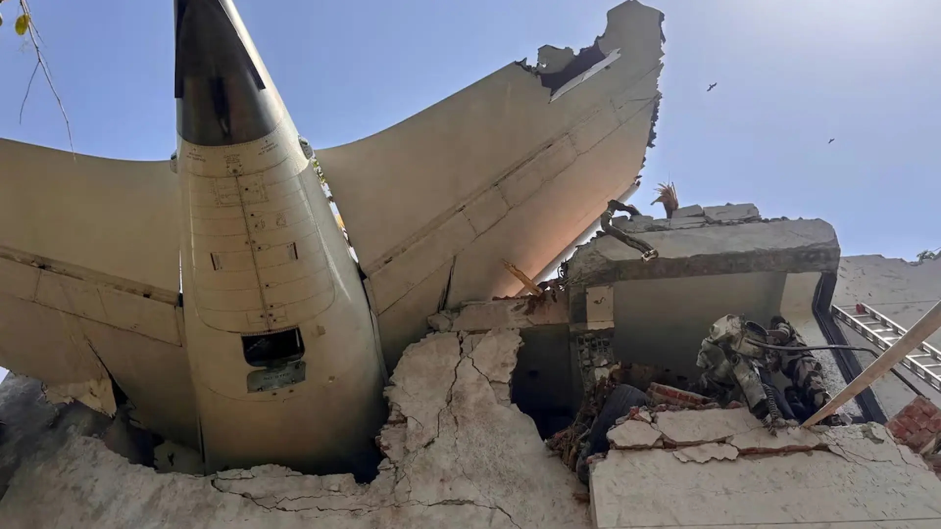 IA do Google 'tem alucinações' sobre queda de avião na Índia e muda modelo de avião