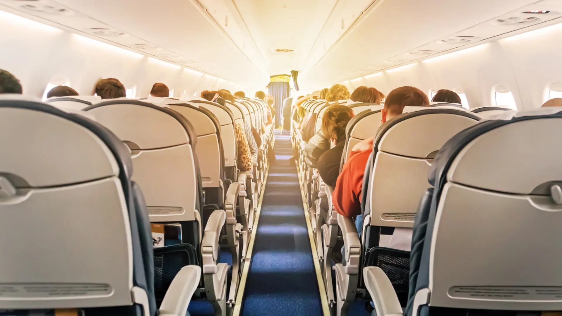 Multe fino a 225.000 euro se si adotta questo comportamento a bordo di un aereo