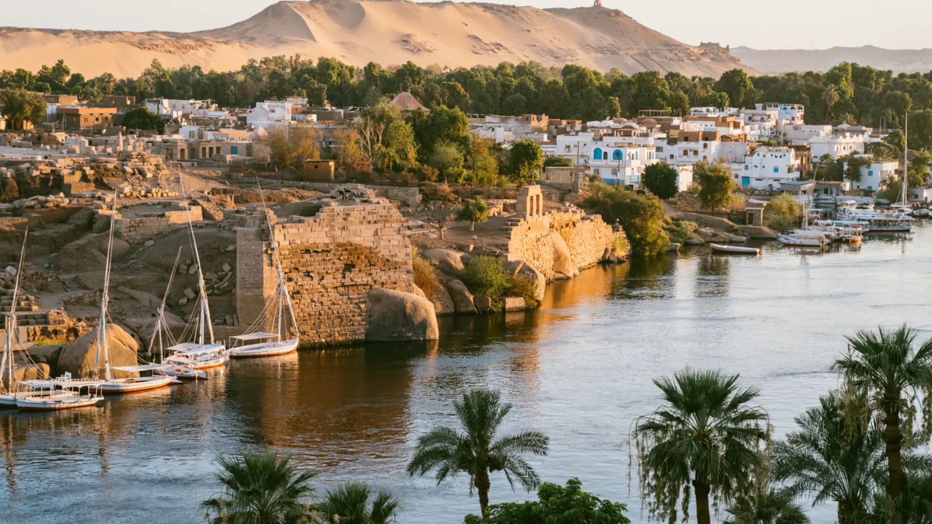 Wat te zien in Aswan: van de Philae-tempel tot het Nubische dorp met pittoreske kleurrijke huizen