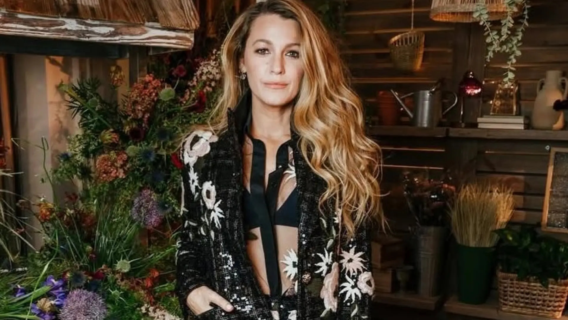 Blake Lively o swoich pięknych blond włosach: „Moja mama nauczyła mnie używać oleju kokosowego przed myciem włosów”.