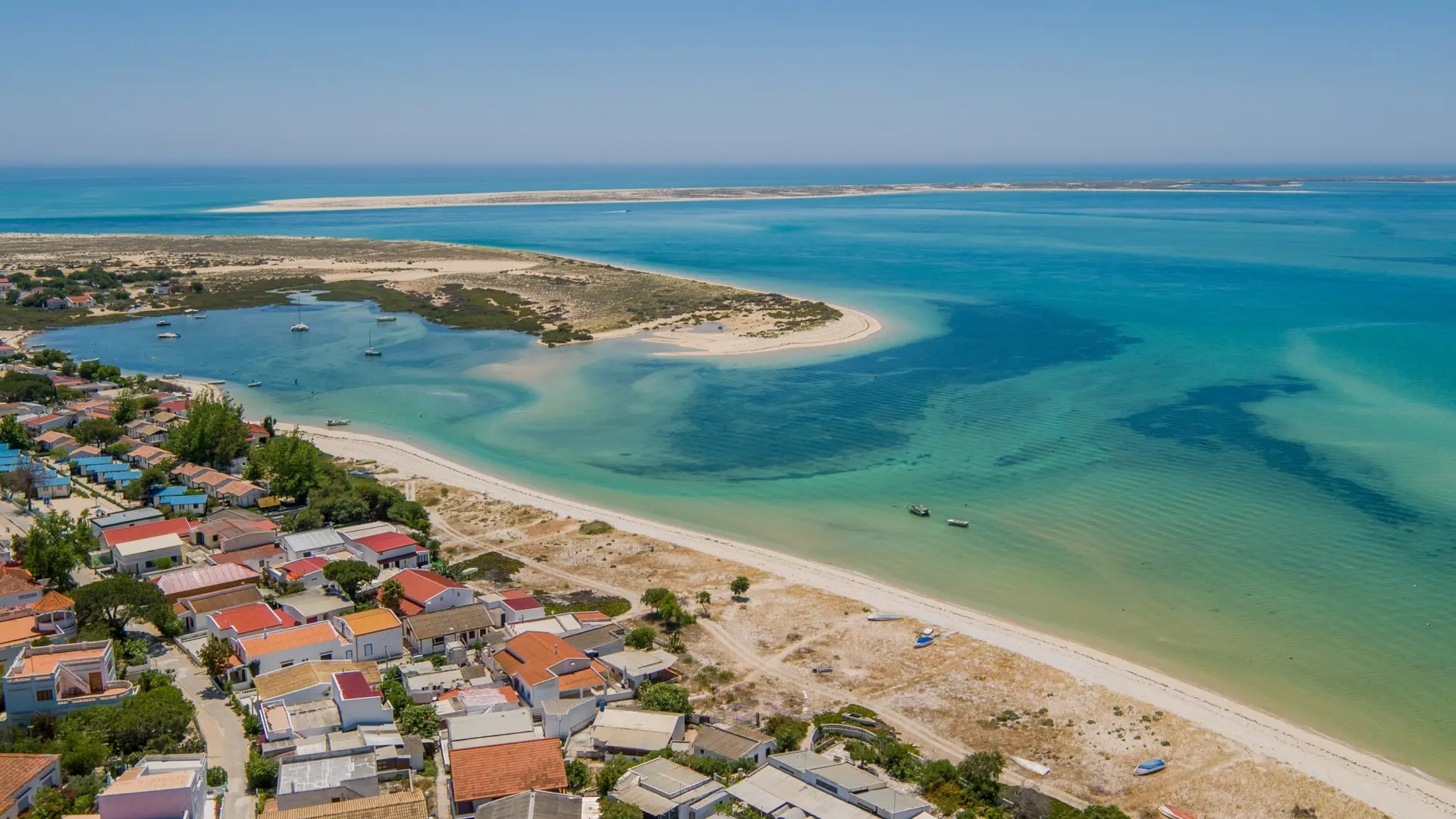 Ontdek de Portugese Malediven: witte zandstranden, wilde natuur en rust.