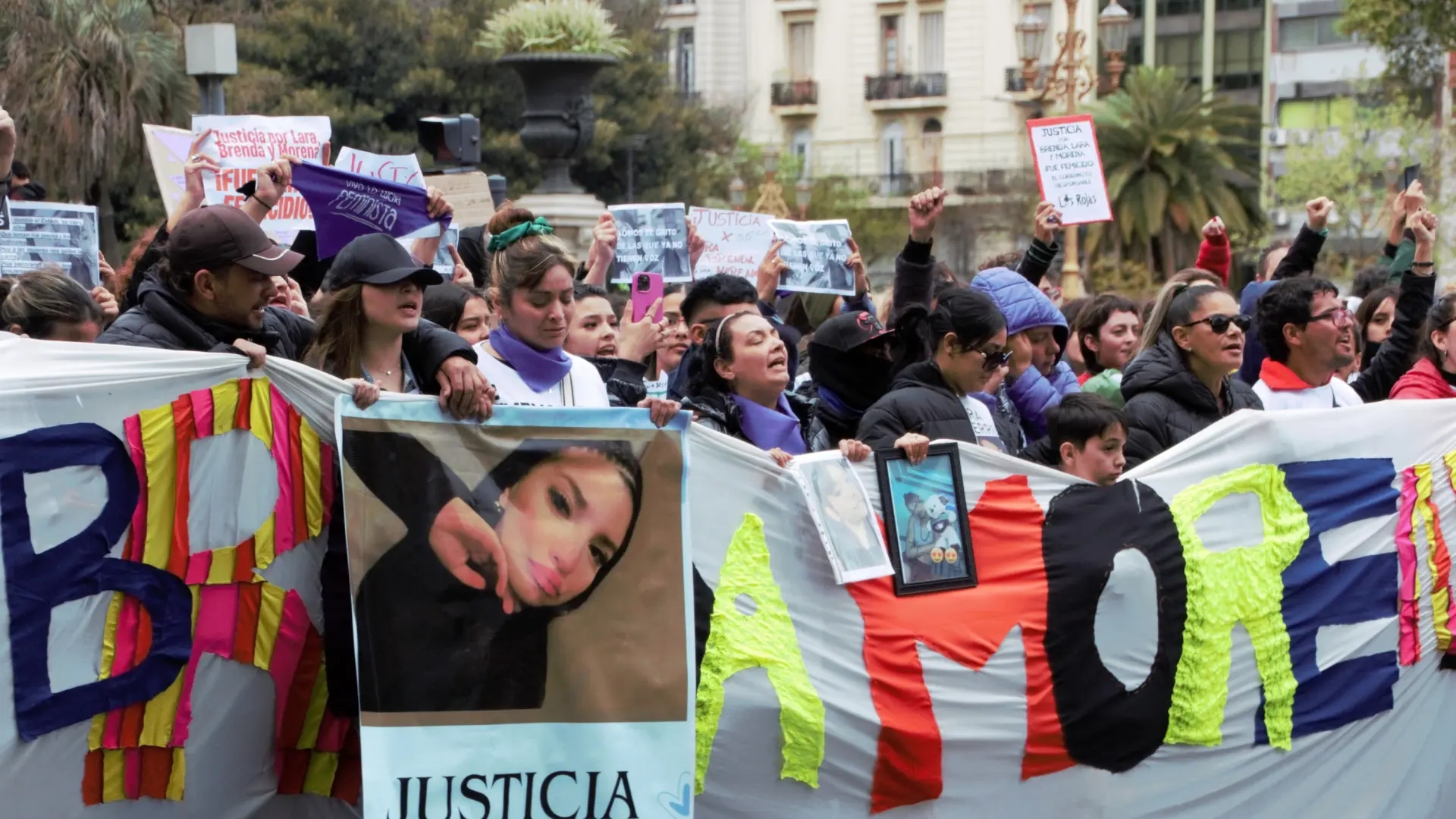 Argentinier schreien nach Gerechtigkeit nach dem dreifachen „Narko-Femizid“, der das Land erschüttert hat: „Die Folter war ernüchternd grausam.“