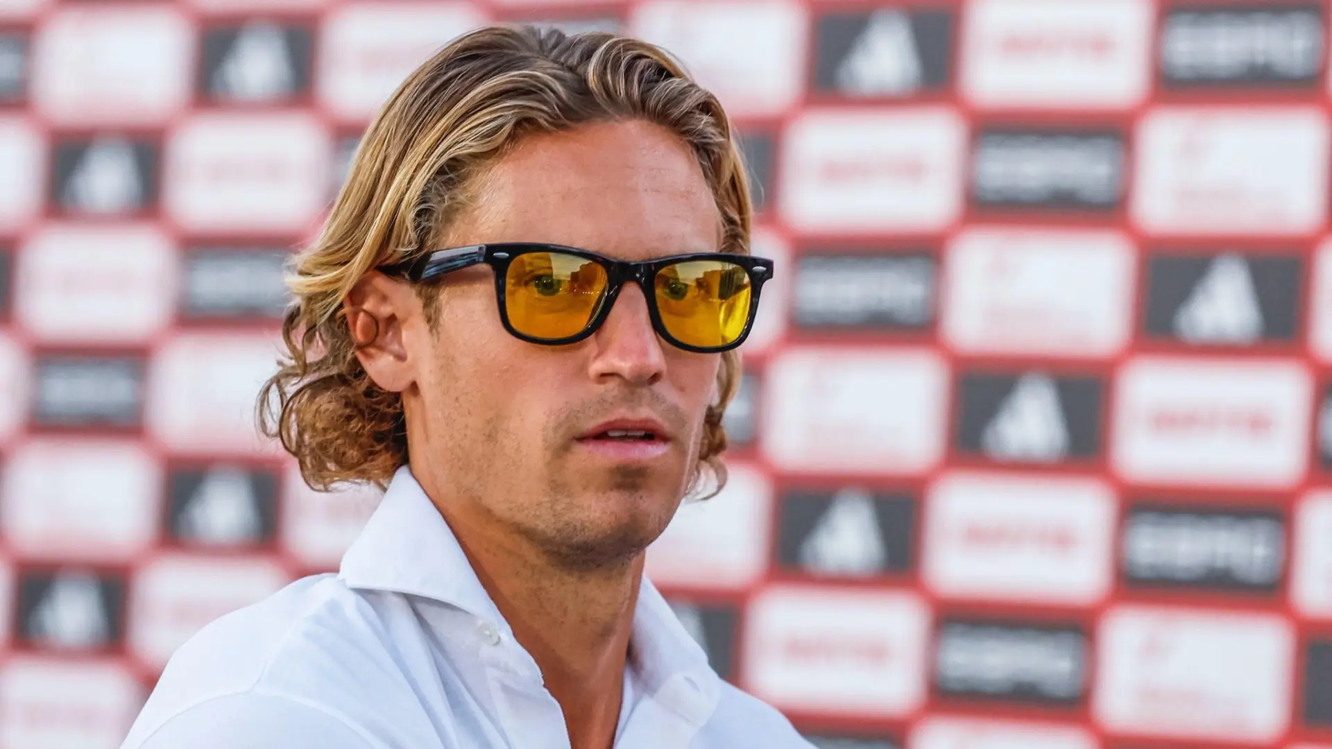 Marcos Llorente defiende la teoría de la conspiración sobre las estelas de los aviones: "Estos cielos no los había visto nunca"