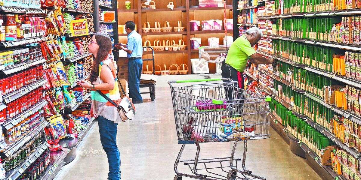 NielsenIQ: Consumidores ajustam sua lista de compras com base no preço