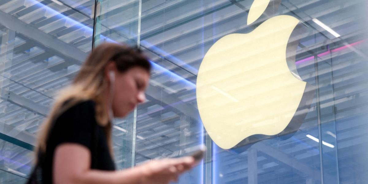Apple vola e ora è la seconda azienda più grande in borsa