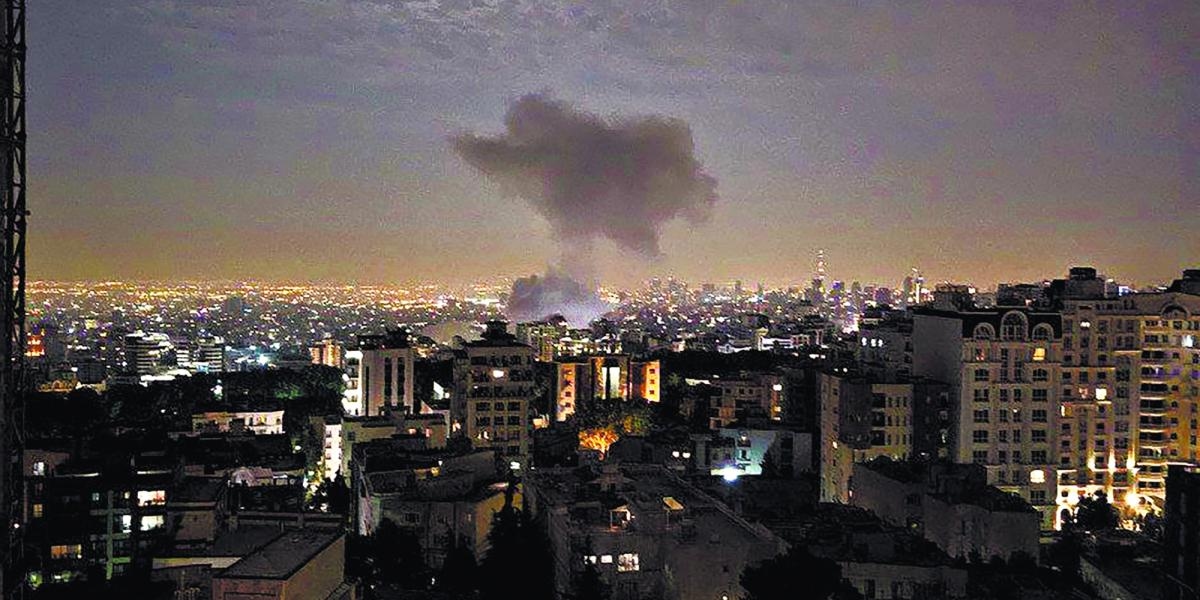 Israel lanza un ataque sobre Irán y declara el Estado de Emergencia