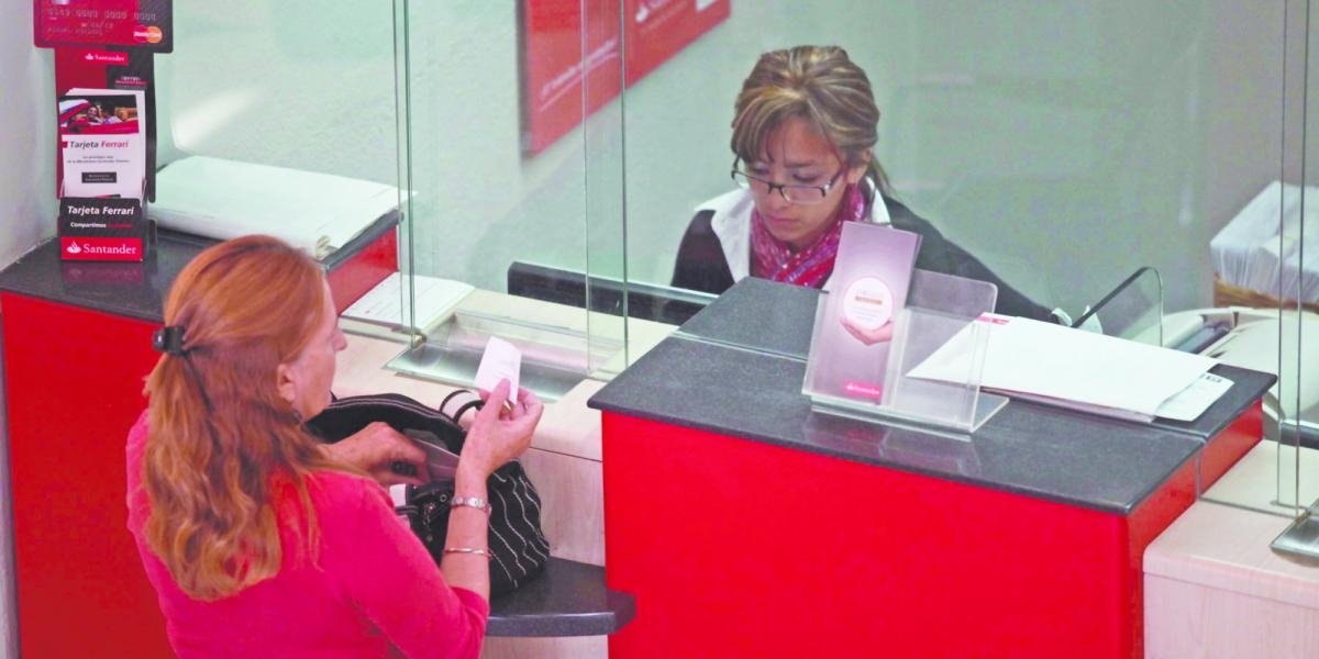 Número de sucursales bancarias, estable en los últimos años; el de cajeros sigue al alza