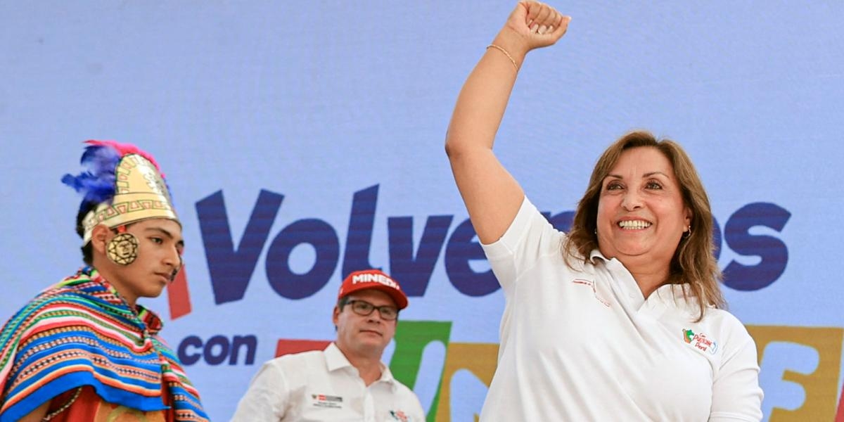 La sinistra peruviana chiede la revoca dell'aumento salariale del 120% concesso a Dina Boluarte.