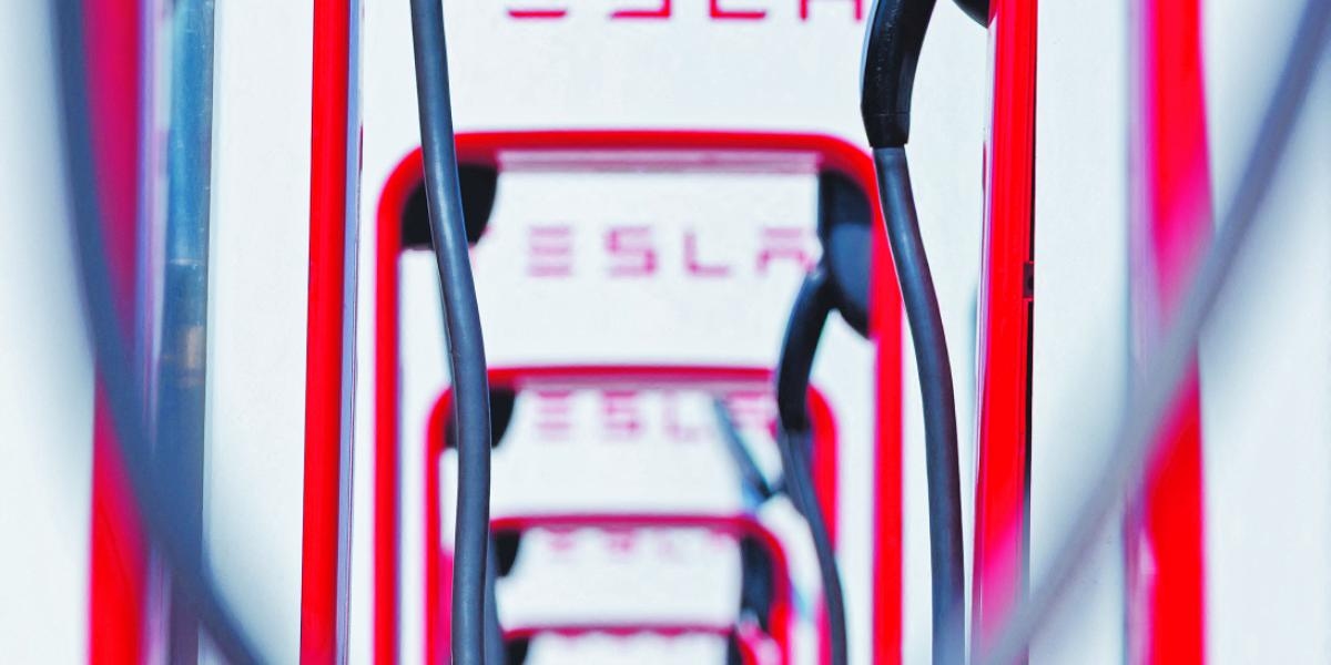 Tesla теряет 70 миллиардов долларов на фондовом рынке за один день