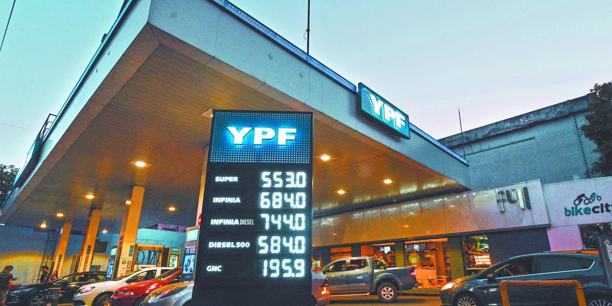 Rząd Argentyny uwalnia akcje YPF... na razie