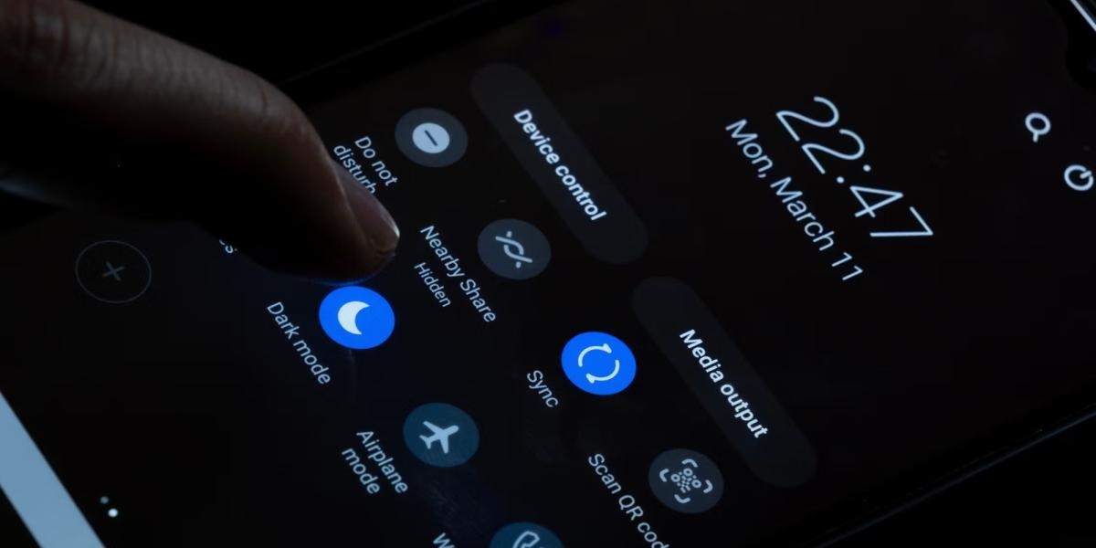 Hell- oder Dunkelmodus: Nur eine ästhetische Entscheidung oder steckt mehr dahinter?