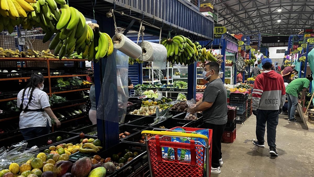 A step forward: Analysis of progress in reducing monetary poverty in Colombia / Ricardo Ávila
