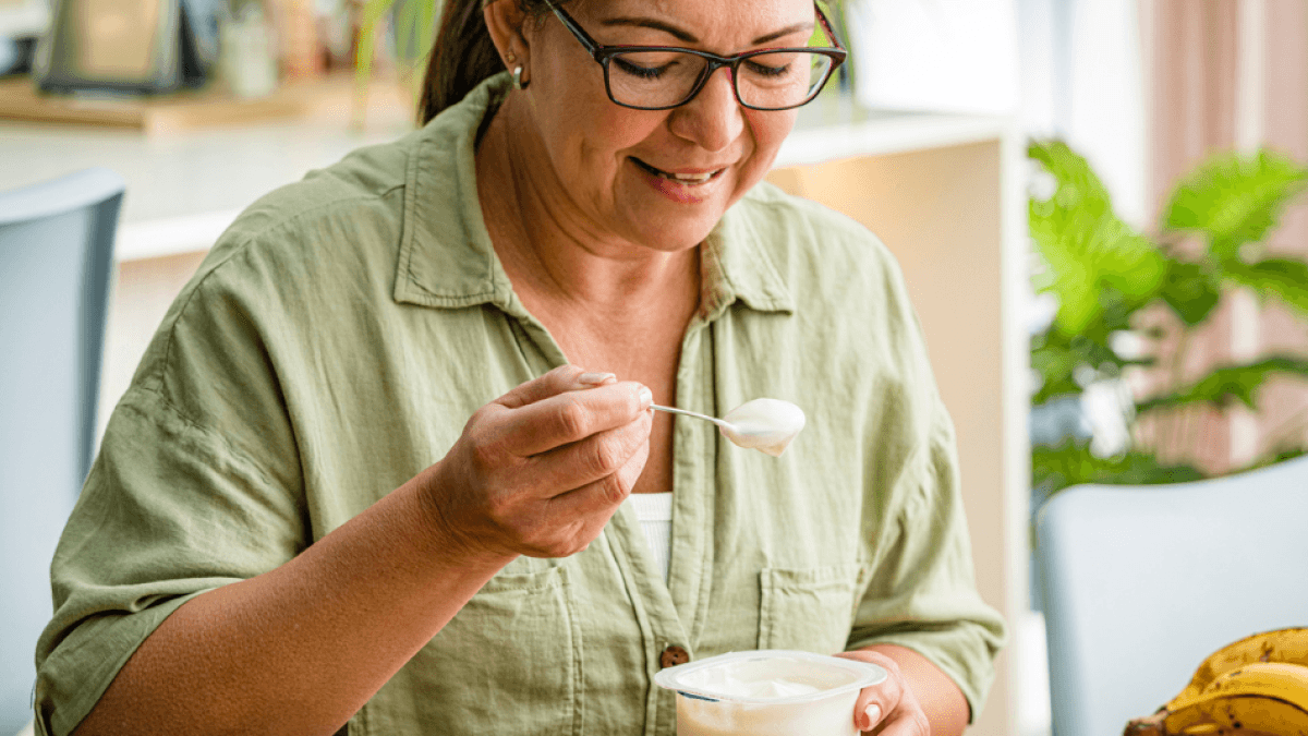 Esto le puede pasar a su cuerpo si consume yogur griego todos los días, según Harvard