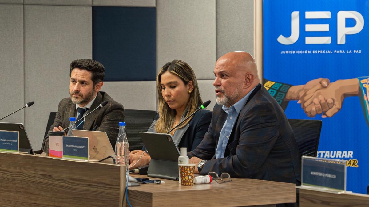 Mancuso ve 'Macaco', Montería'ya döndüklerinde kayıp kişileri arama çalışmalarına yeni taahhütlerde bulunurlar.