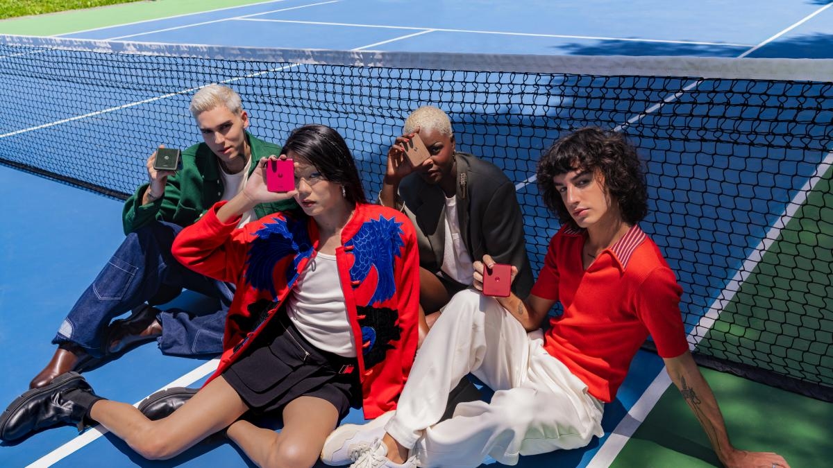 Motorola presenteert tijdens de Bogotá Fashion Week een samenwerking met Palma Canaria om technologie en ambachtelijke mode te combineren.
