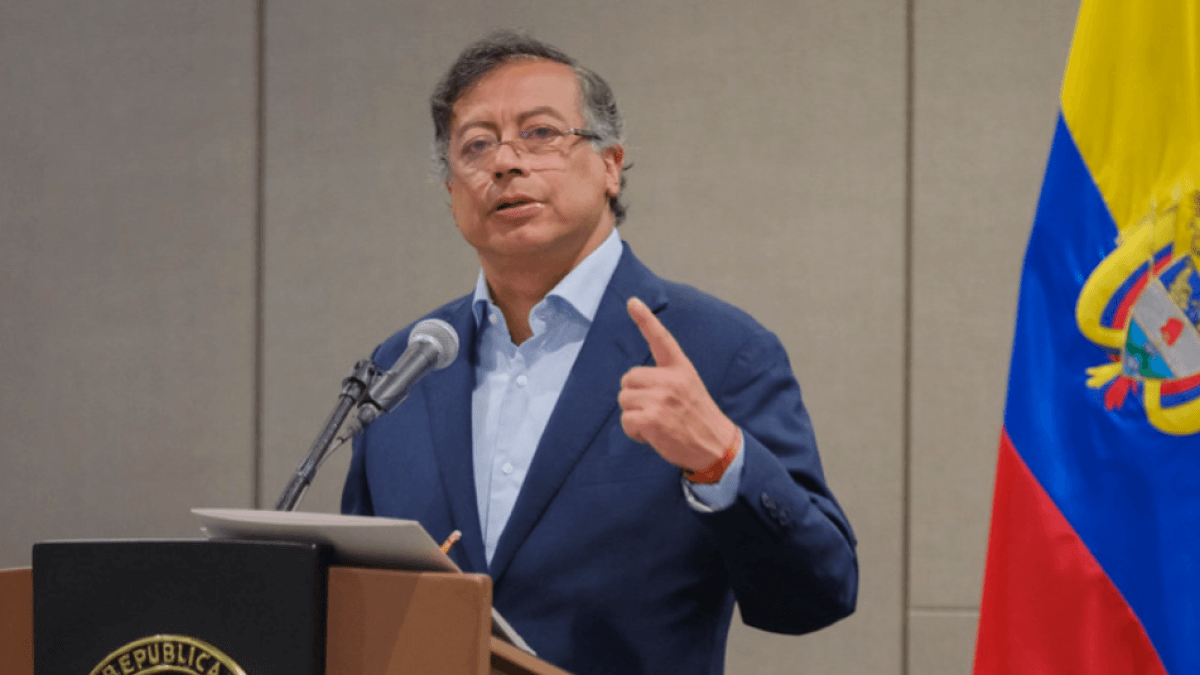 Ohne den endgültigen Text zu kennen, bezeichnet Präsident Gustavo Petro den Vorschlag zur Arbeitsmarktreform als „Gegenreform“.