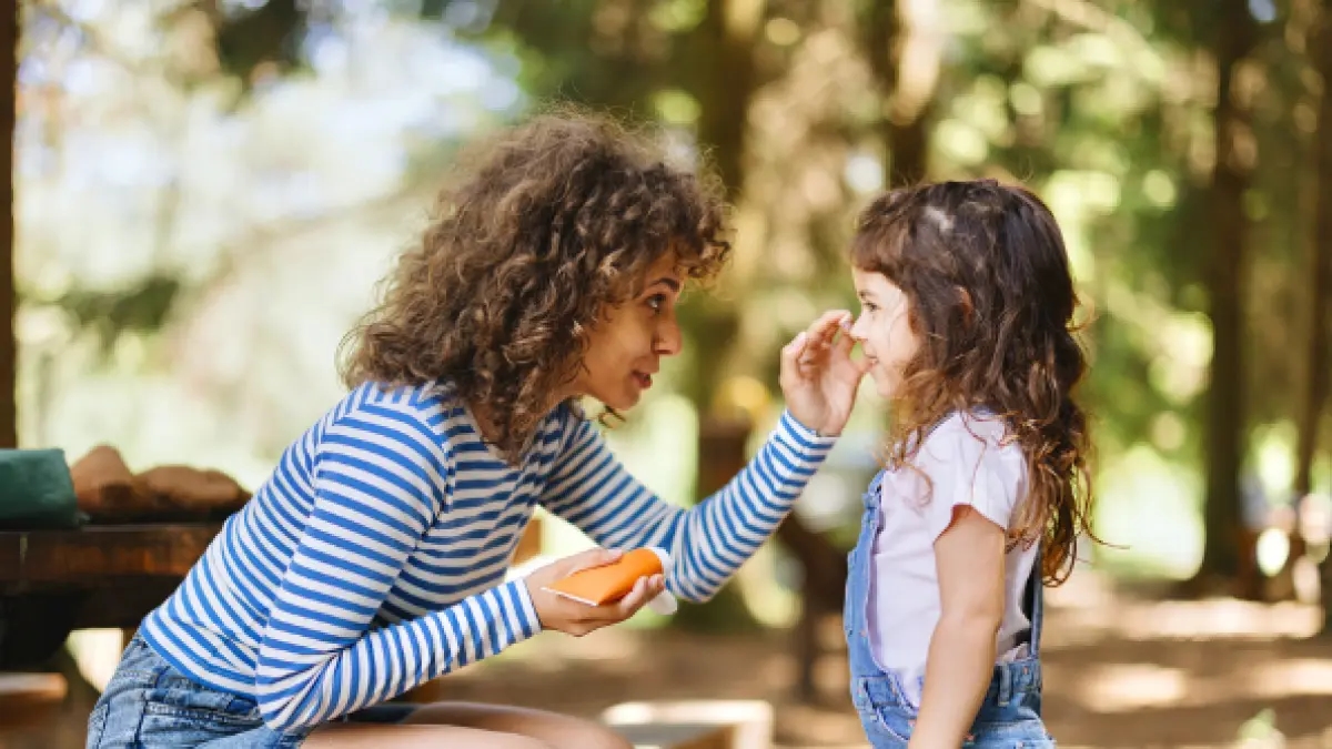 Eine Initiative möchte Hunderten von Kindern beibringen, wie wichtig es ist, ihre Haut vor Sonneneinstrahlung zu schützen.
