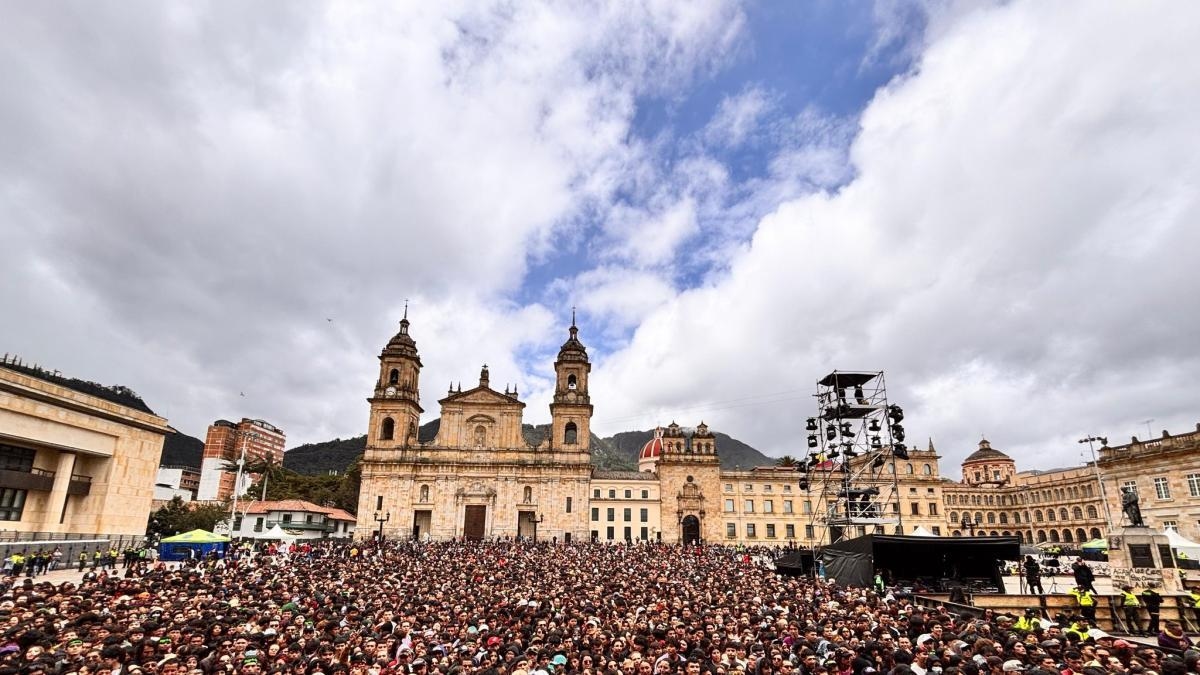 Concerto da Esperança na Praça de Bolívar em Bogotá: música, mensagens e protestos marcaram o dia