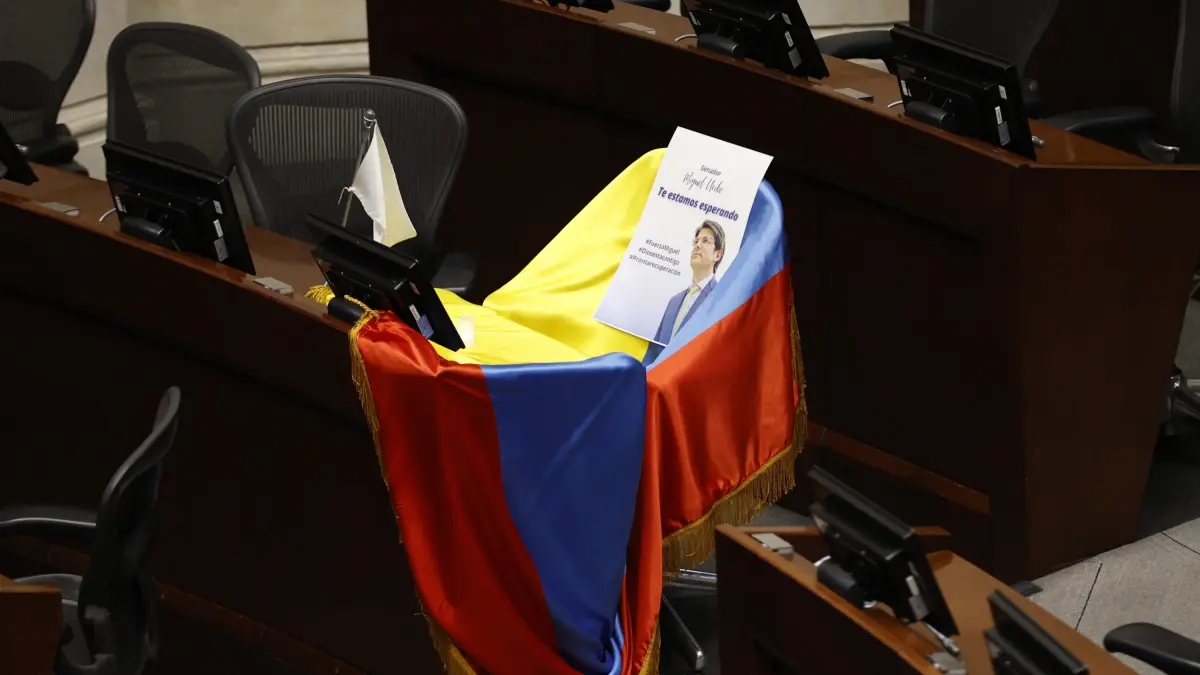 Die Herausforderungen für die Demokratie nach dem Angriff auf Miguel Uribe Turbay, weniger als ein Jahr vor den Wahlen