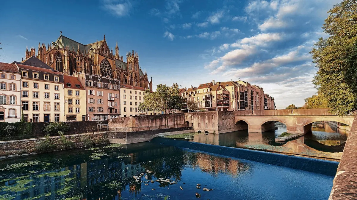 Metz, uma pequena cidade com uma das mais belas catedrais góticas