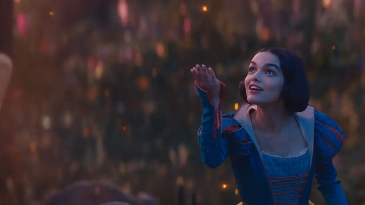 Come è stato creato il mondo di Biancaneve in live-action? La Disney svela quali elementi della realtà lo hanno ispirato.