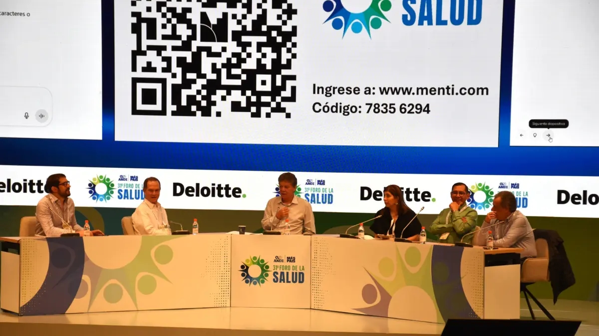 O setor da saúde se reuniu em Cartagena para buscar soluções para a crise do sistema sem apoio governamental.