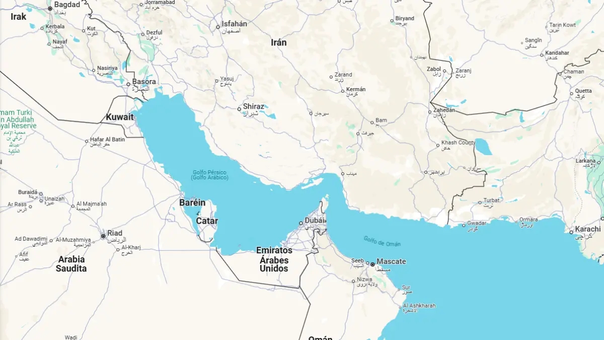 Tras bombardeos de EE. UU., Parlamento iraní pide cierre del estrecho de Ormuz, donde pasa 20% del petróleo mundial