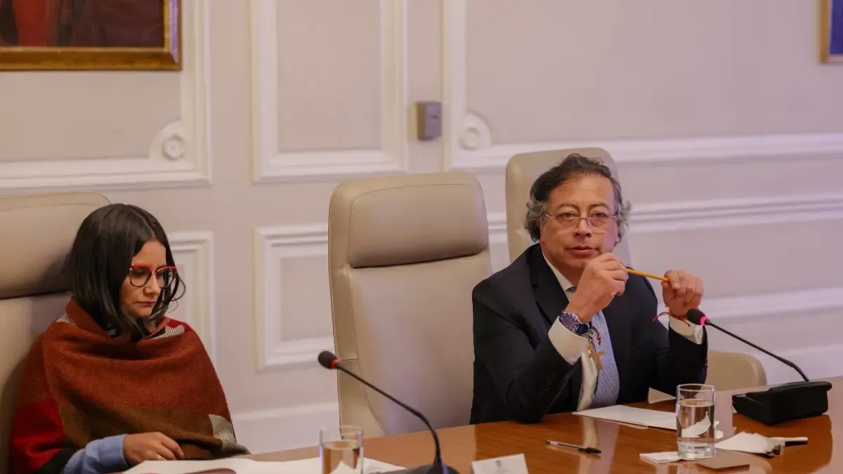 After Sarabia's warnings about the passport crisis, President Petro attacks Leyva and Thomas Greg