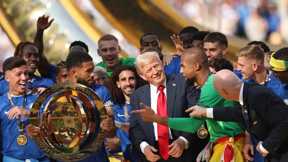 Donald Trump ha rubato la scena al Mondiale per Club: applausi, fischi e una felice festa con il Chelsea; video