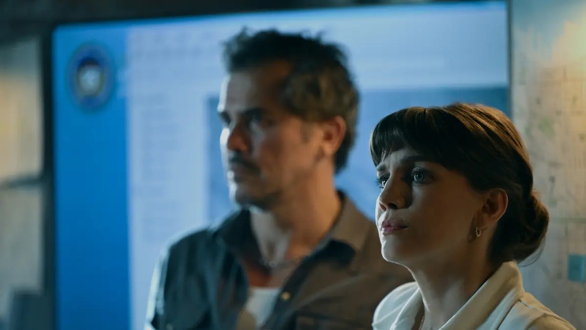 Colombian actor John Leguizamo returns to the action and drama scene in the Apple TV+ series 'Humo'.
