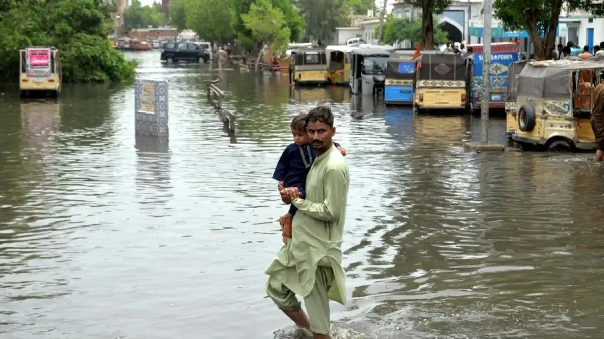 Pakistan'da muson yağmurları nedeniyle 132'si çocuk 271 kişi hayatını kaybetti, pazartesi gününden itibaren yeni şiddetli yağışlar bekleniyor.