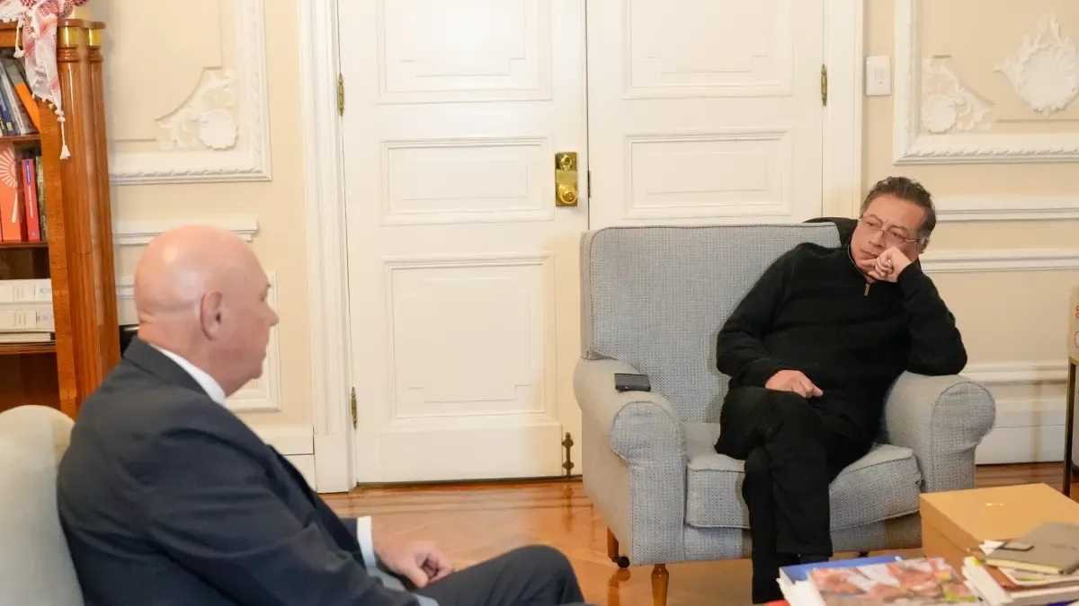 Trump'ın Kolombiya'yı dışlayan gümrük vergisi artışı kararının ardından Cumhurbaşkanı Gustavo Petro, ABD Büyükelçisi John McNamara ile bir araya geldi.