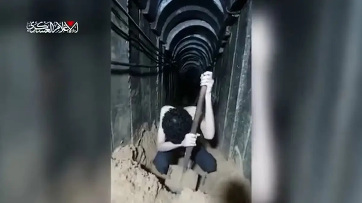 Hamas, rehine Evyatar David'in kendi mezarını kazdığını gösteren acımasız videoyu yayınladı: 'Kendi mezarımı kazıyorum.'