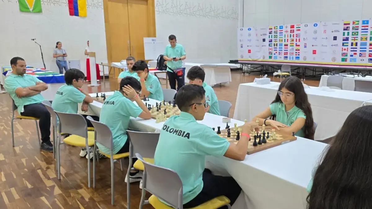 Der knappe Sieg von Fide 1 über Indien bringt sie an die Spitze der U-16-Schacholympiade