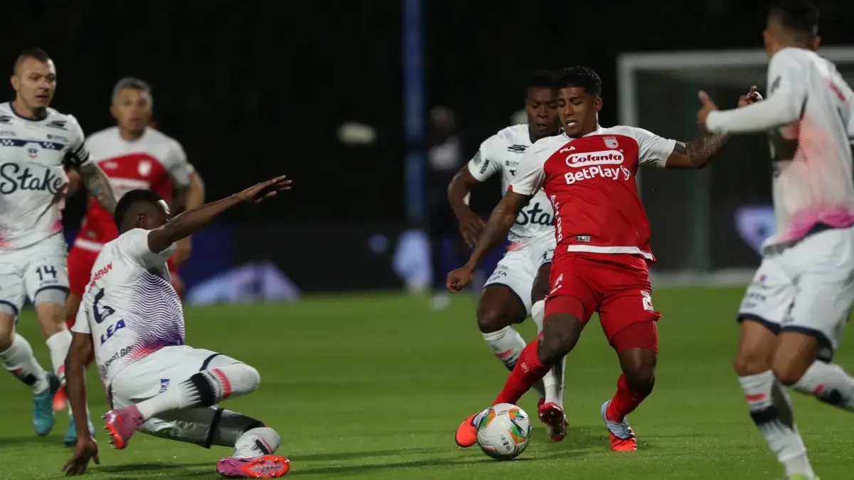 Santa Fe ließ sich in Valledupar einen Sieg entgehen: Alianza glich im Hinspiel des Achtelfinales der Copa Colombia spät aus; das Duell ist offen.