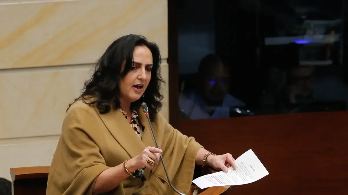 La precandidata María Fernanda Cabal parla dell'arrivo di Miguel Uribe Londoño.