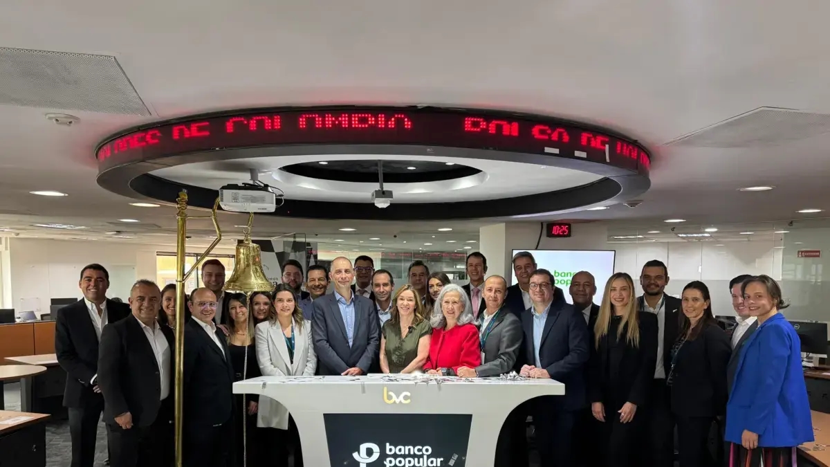 O Banco Popular reforça seu capital em US$ 100 bilhões com ações e títulos listados na Bolsa de Valores da Colômbia.