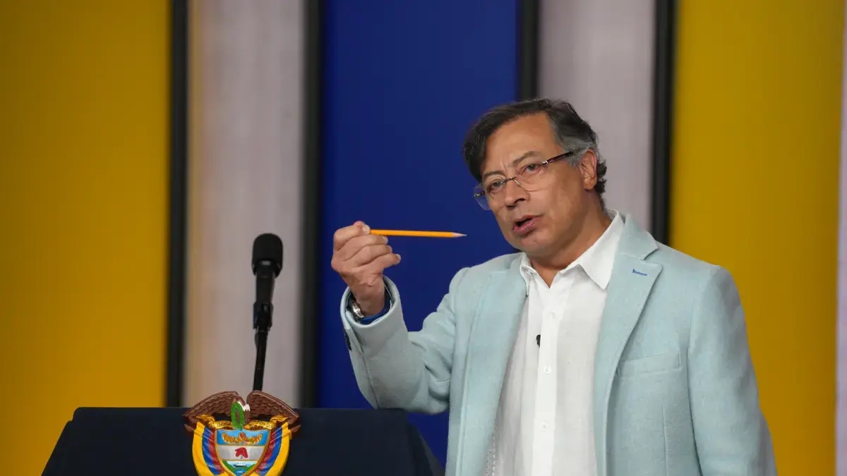 Präsident Gustavo Petro verteidigte seine Steuerreform und warnte den Kongress: „Sie wird Kolumbien in den Abgrund stürzen.“