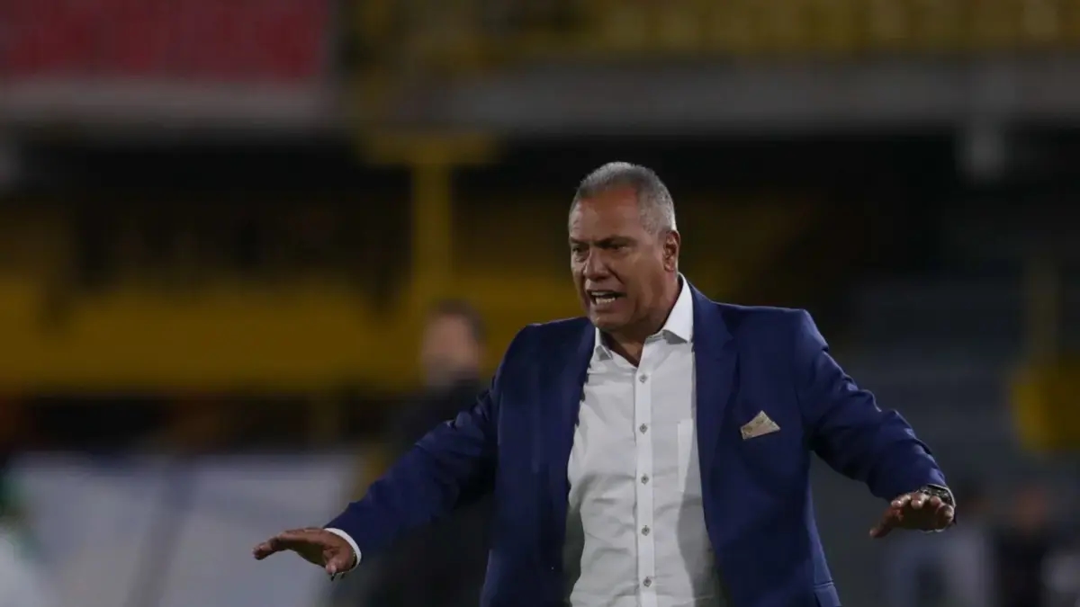 Hernán Torres elogia o esforço no Clássico, mas lamenta a falta de gols dos Millonarios: "Estamos trabalhando duro para nos recuperar."