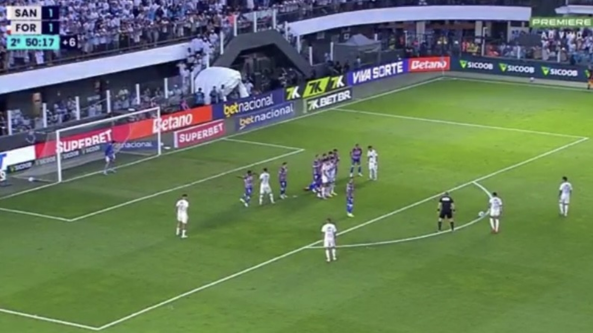 Neymars neueste Kreation, ein Freistoß mit einer „Paradinha“ (einer abrupten Stopp-Start-Bewegung), geht viral; es ist beinahe ein spektakuläres Tor: Video