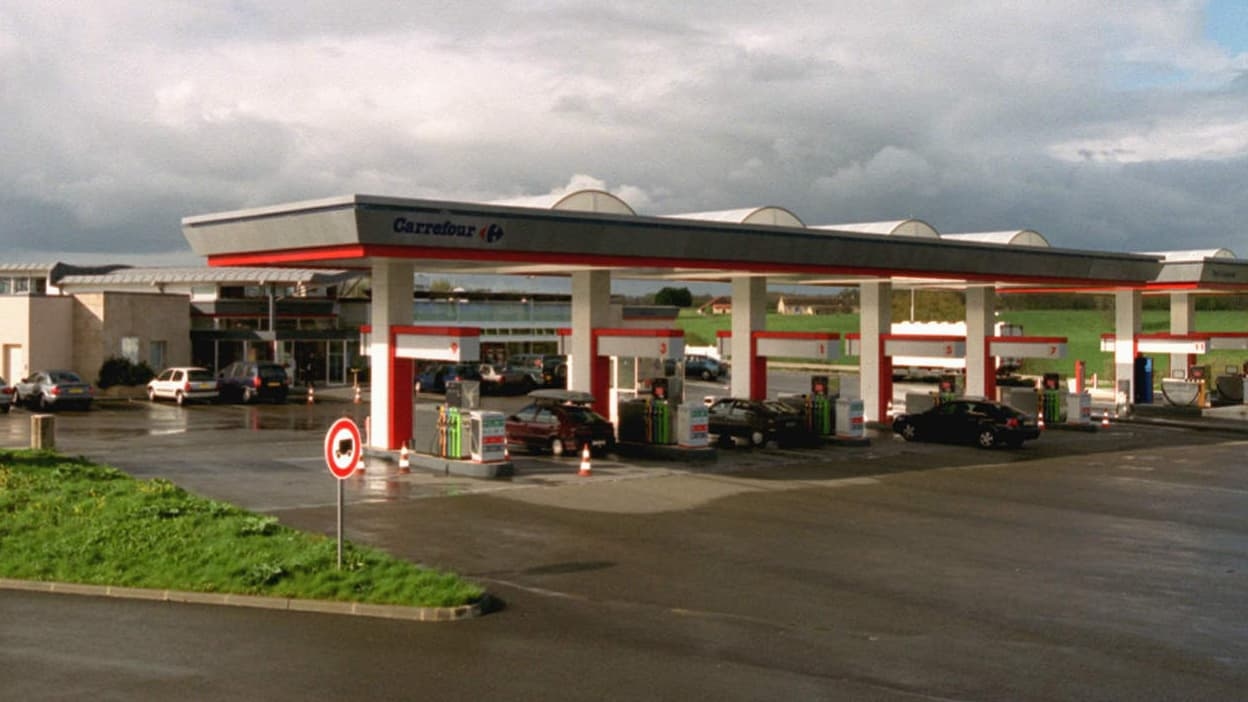 Golpe ao estilo irlandês, golpe do espelho retrovisor... cuidado com golpes em postos de gasolina em rodovias